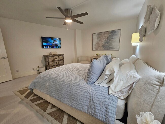 Building Photo - MODERN  SEASONAL VACATION CONDO