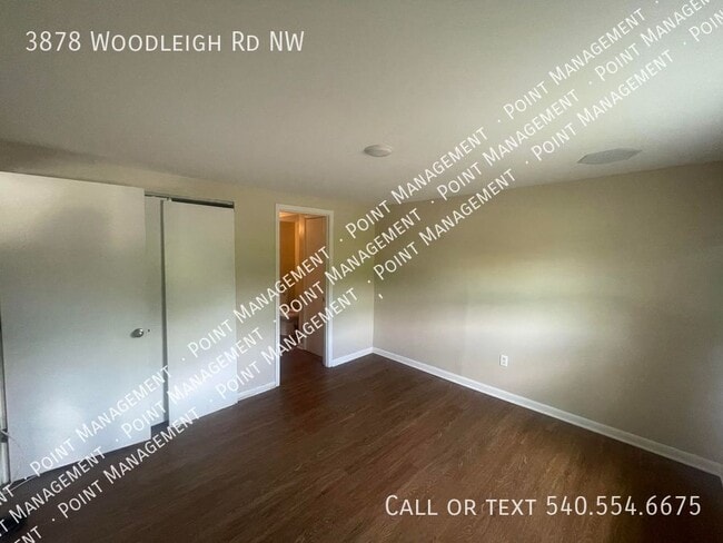 Building Photo - 3878 Woodleigh Rd NW