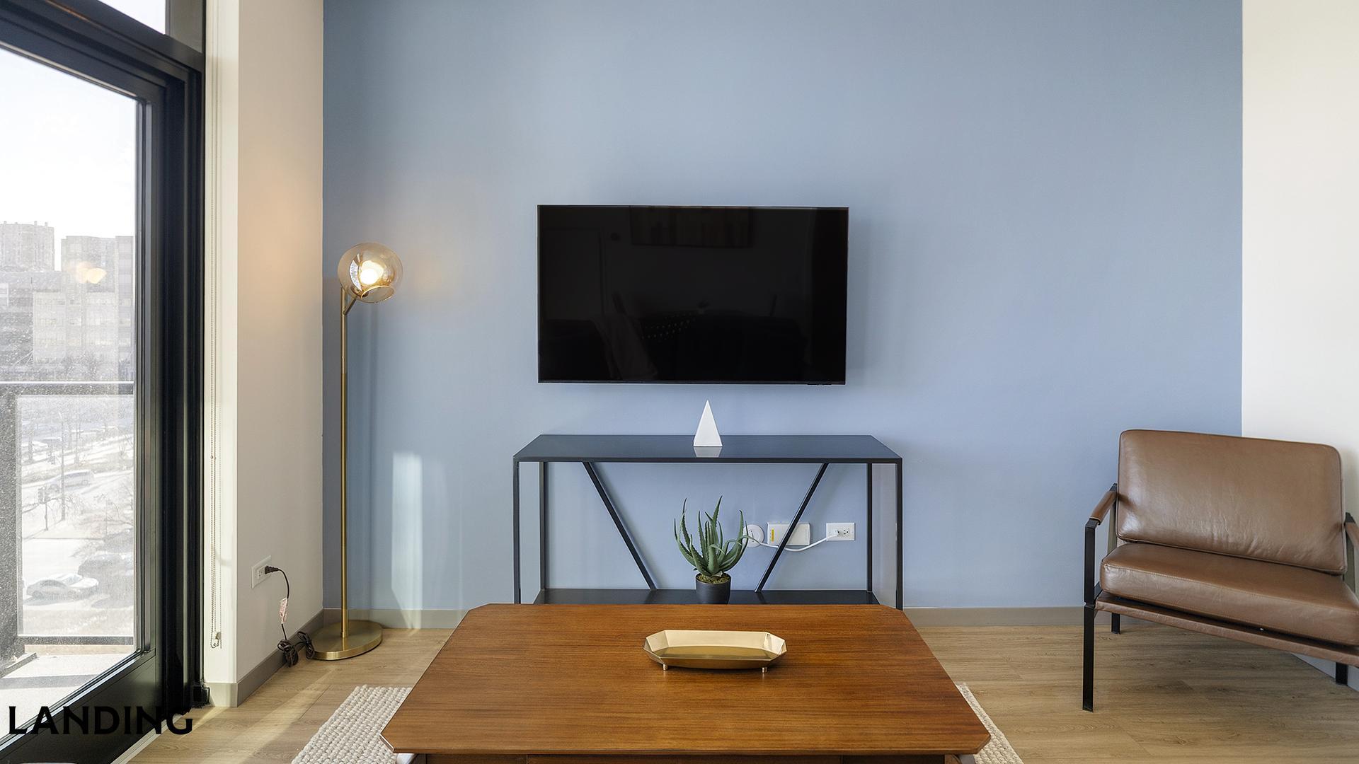 Building Photo - 513 S Damen Ave