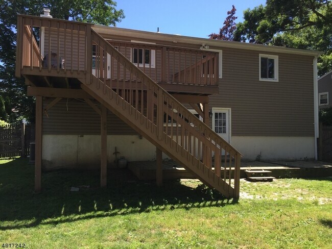 Building Photo - 27 Haddon Rd