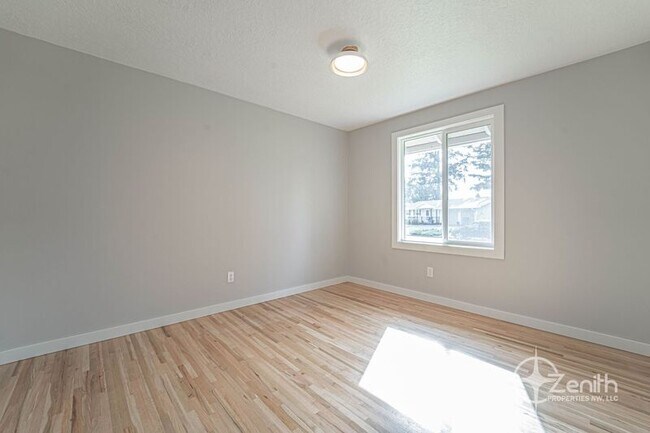 Building Photo - 1011 NE 82nd Ave