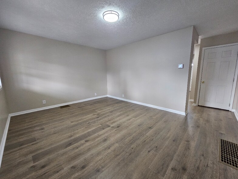 Building Photo - 105 Wykes St