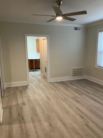 Dining Room - 2856 W Shakespeare Ave