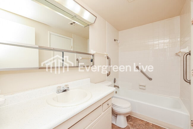 Building Photo - 5714 Troy Villa Blvd