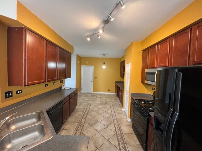 Building Photo - 6924 Clearwater Dr