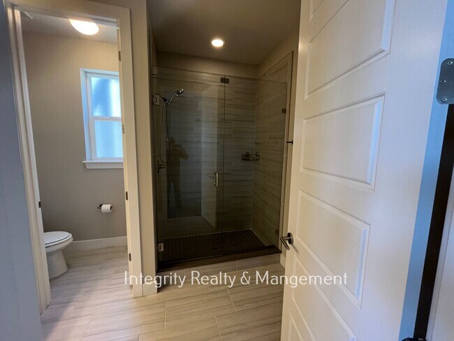 Building Photo - 2457 Majorca Dr