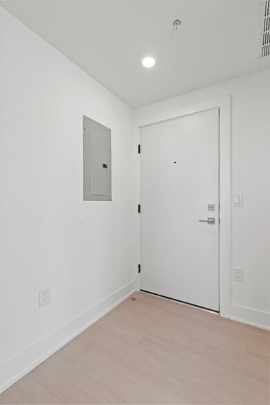 Building Photo - 2000 Dreer St