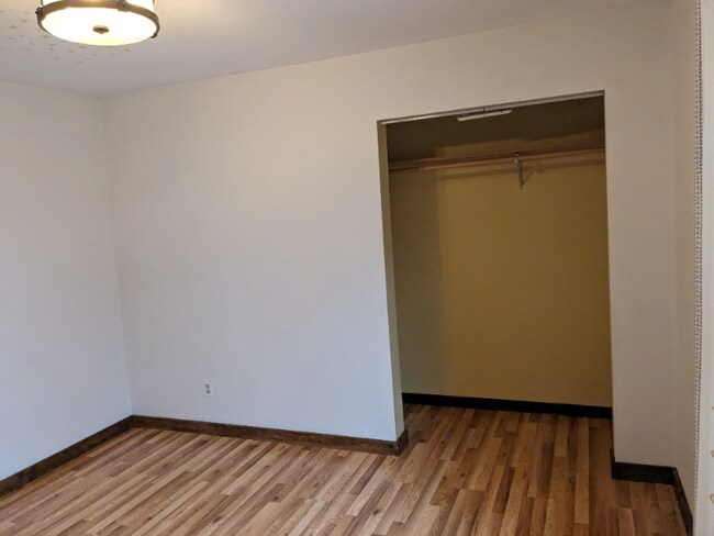 Building Photo - 5028 Eastside Hwy