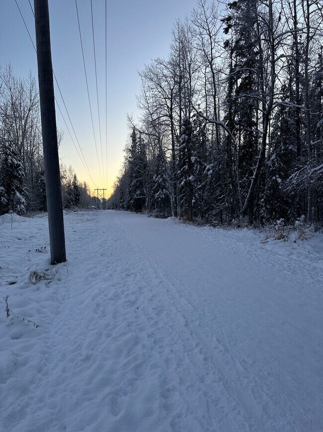 Building Photo - Newly Remodeled, 1 Bed/1 Bath Garage/Washer/Dryer