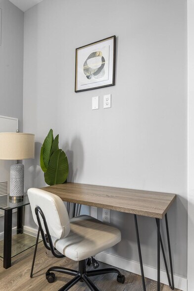 Building Photo - 95 Broadway-SI ID1240343P