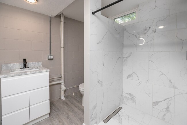 Building Photo - Renovated Beautiful Single Family House