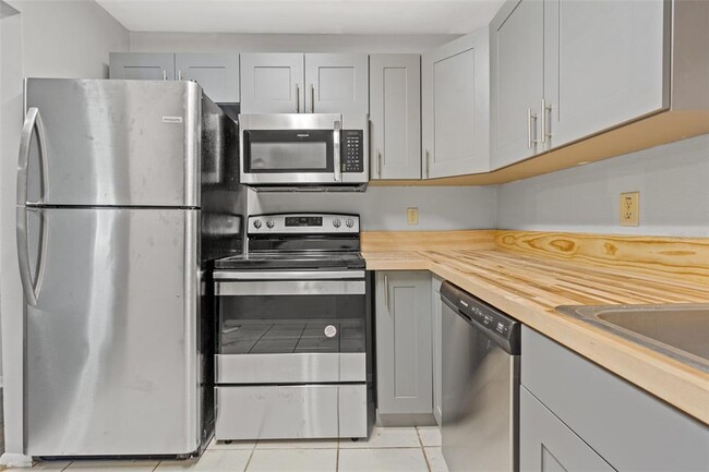 Building Photo - 11811 Skylake Pl