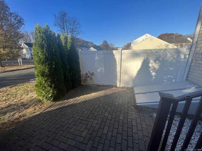 Building Photo - 2 Allspice Ln