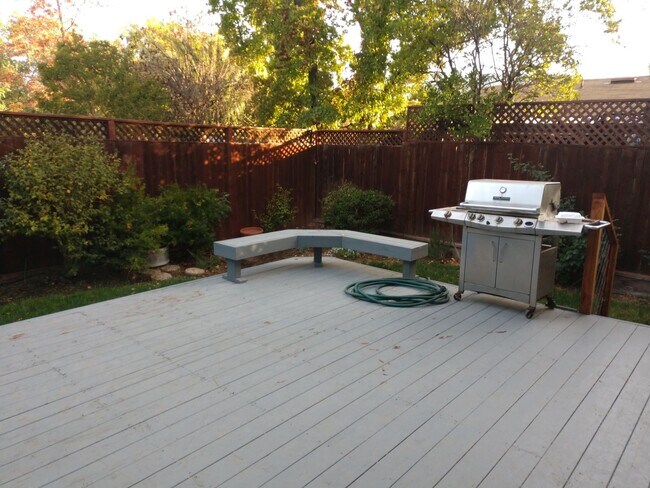 Building Photo - 3+ Bedroom Glen Ellen Home!