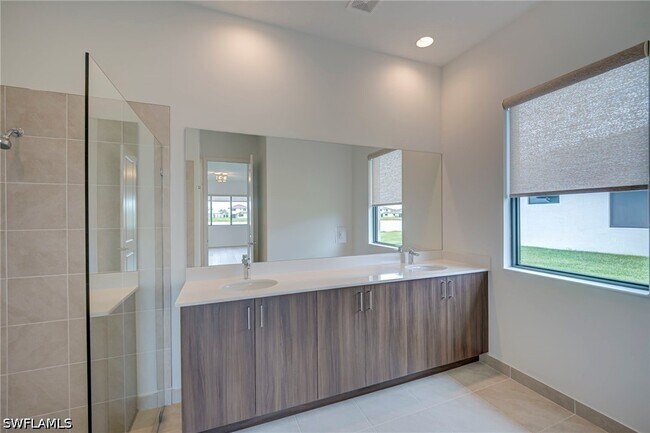 Building Photo - 5114 Panella Ave