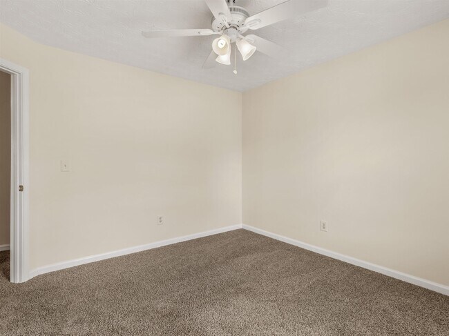 Building Photo - 310 Sarasota Ln