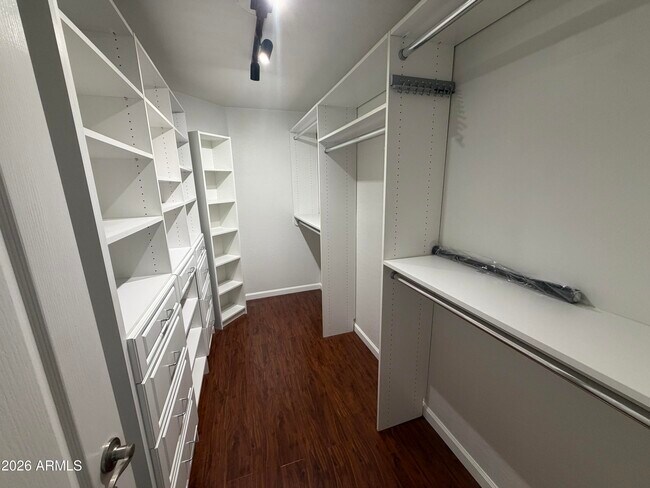 Building Photo - 8747 W Adam Ave