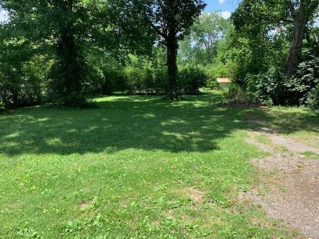 Building Photo - 907 Idlewild Dr