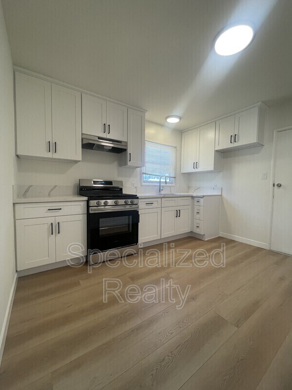 Building Photo - 500 Hill Dr