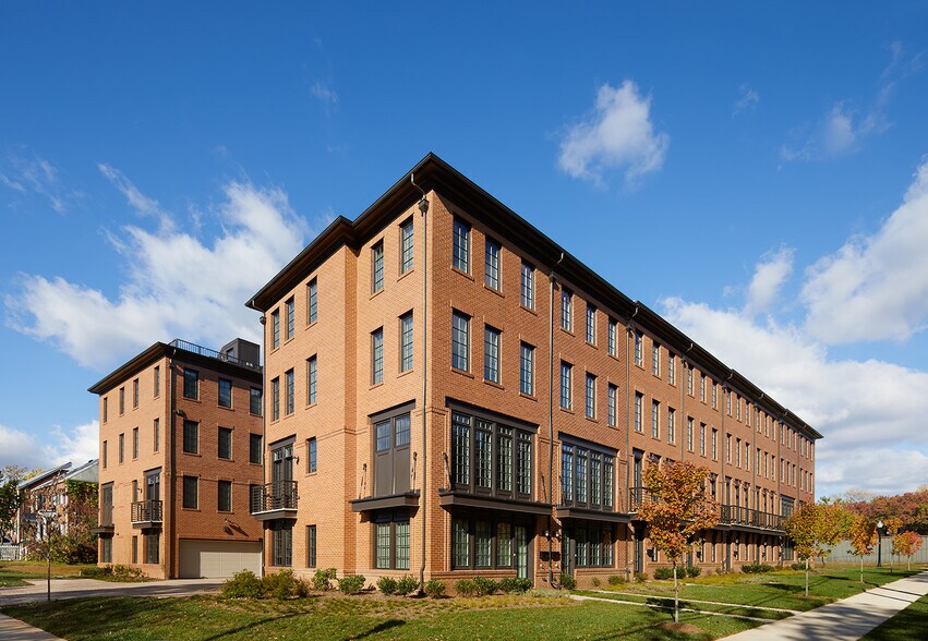 Building Photo - 932 N Buchanan St