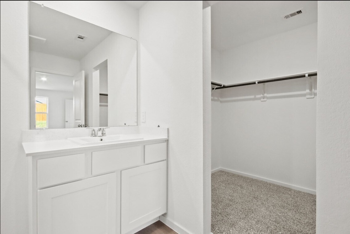 Building Photo - 233 Cal Ford Dr