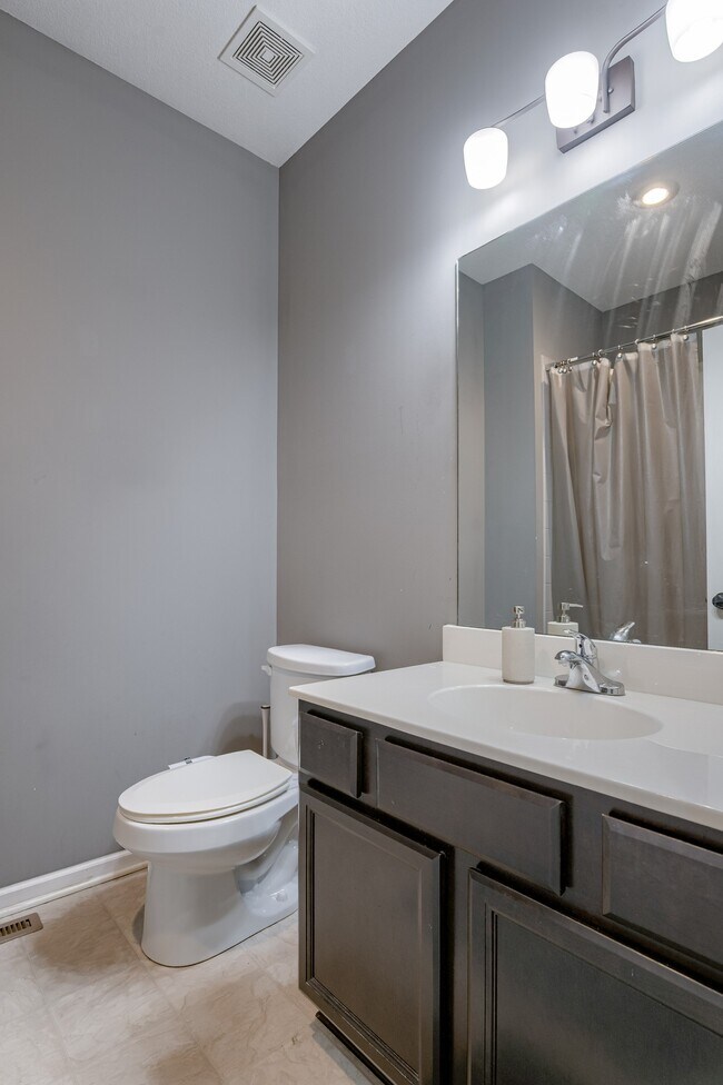 Building Photo - 15523 Valley View Dr