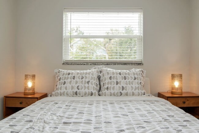 Building Photo - 1158 7th St S