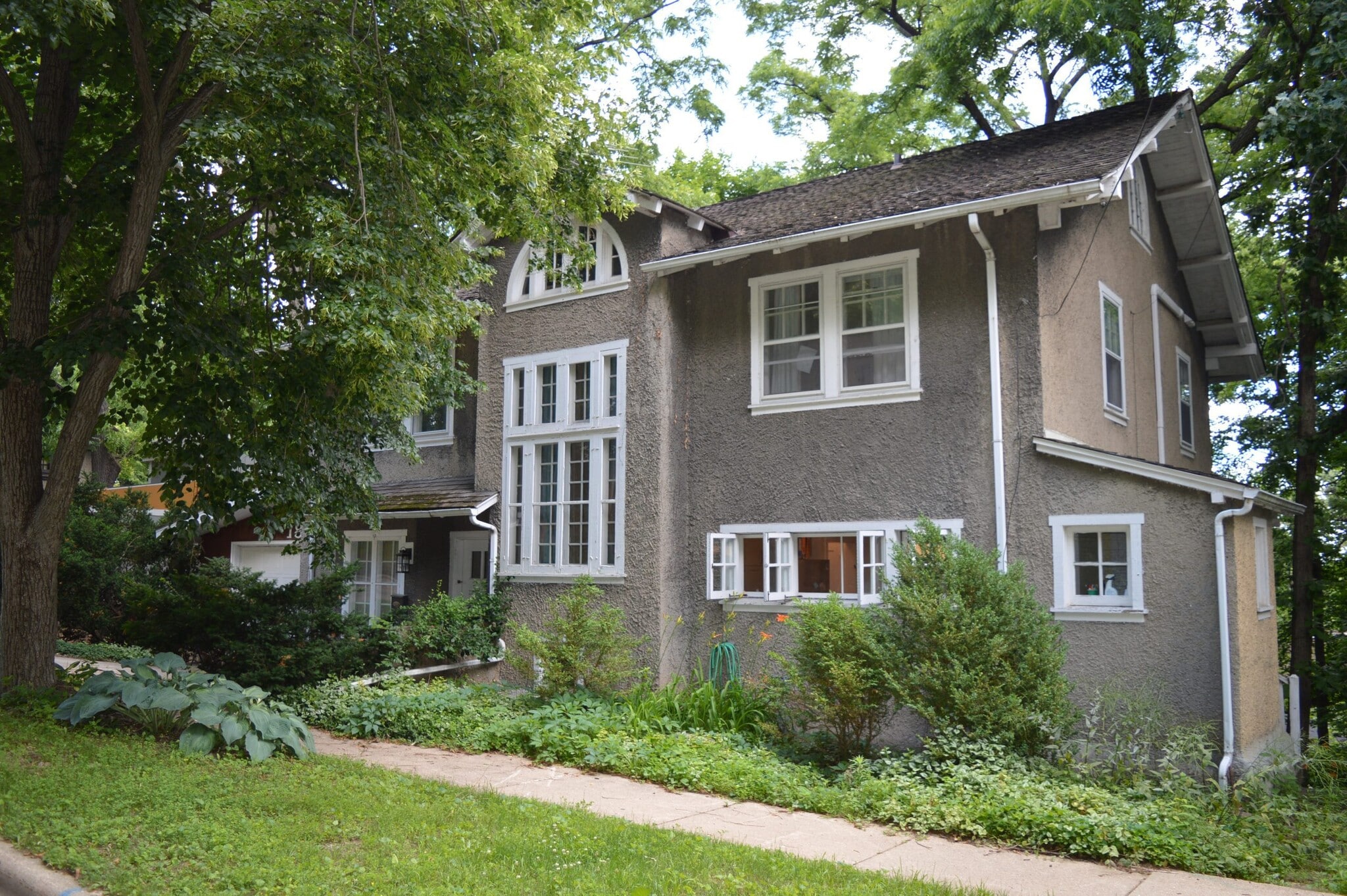 Building Photo - 1825 Summit Ave
