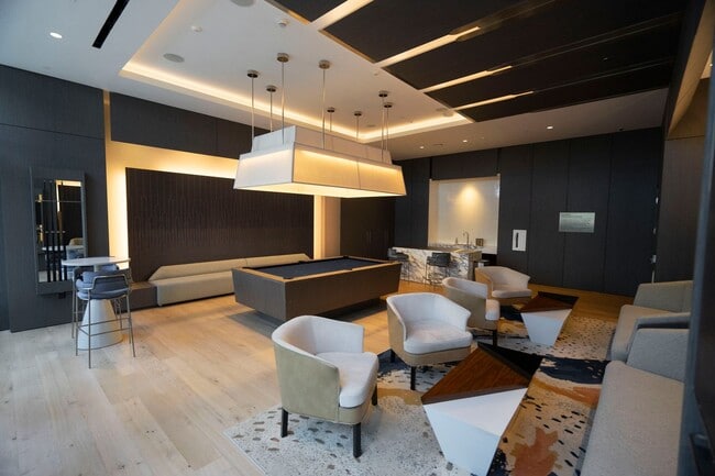 Building Photo - Spacious Studio Available Now!