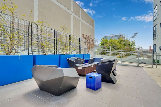 Building Photo - 355 Berry St