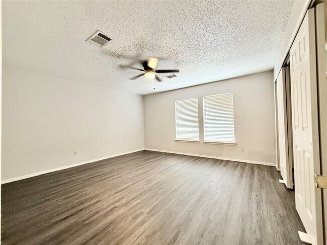 Building Photo - 2734 High Point Dr