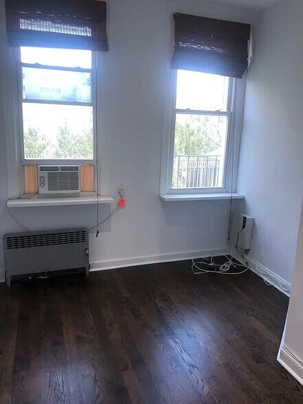 Building Photo - 726 Lorimer St