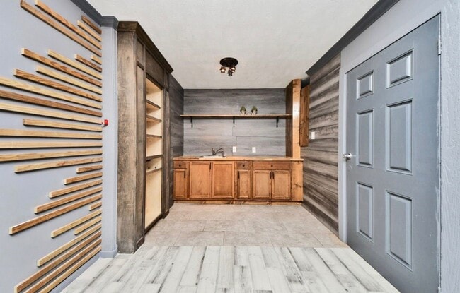 Building Photo - 5622 W Montgomery Rd