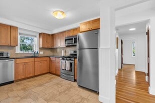 Building Photo - 903 Adams St