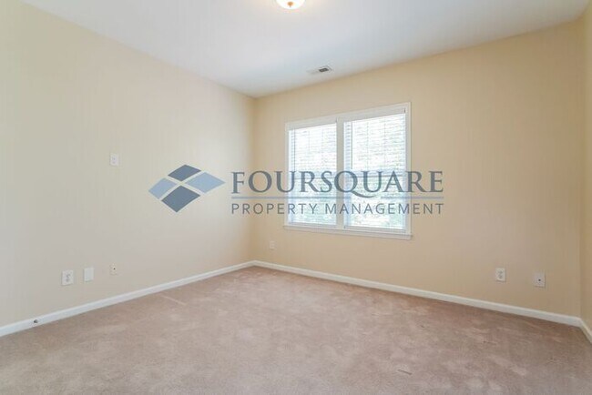 Building Photo - Spacious 3-Bedroom Single-Family Home with...