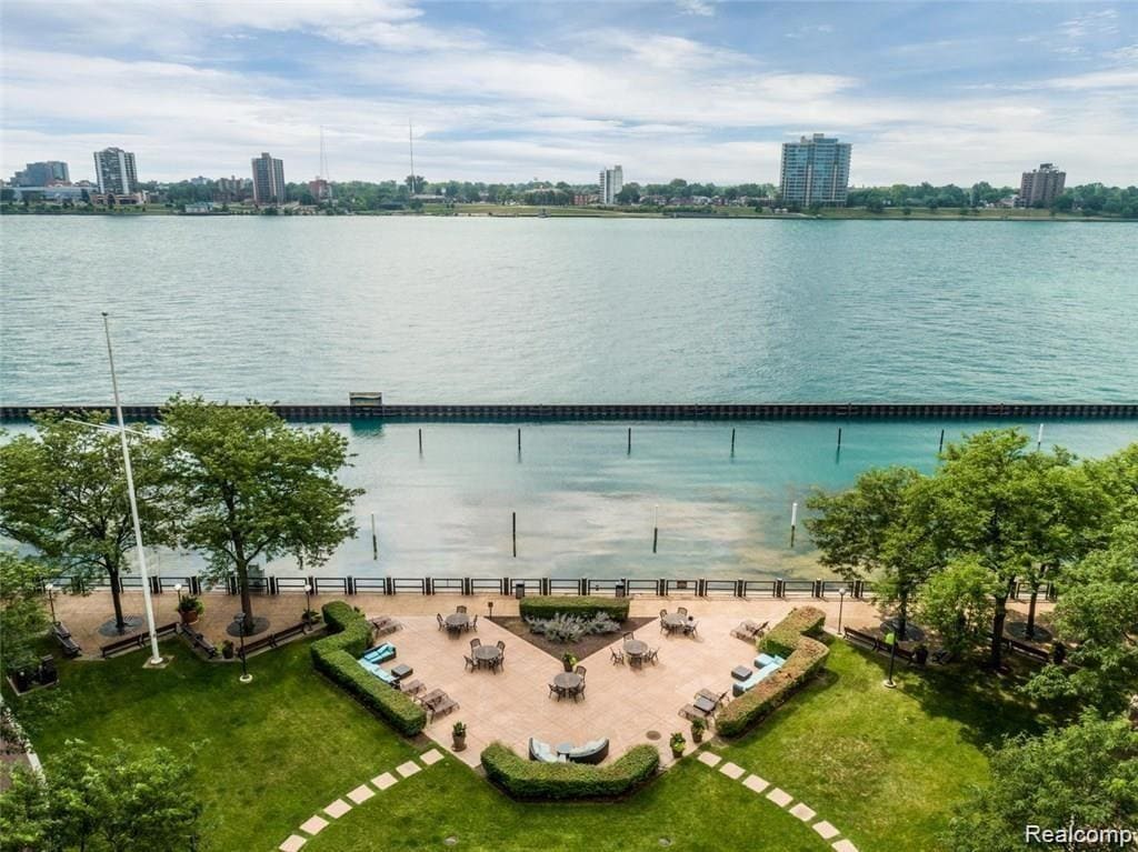 Building Photo - 300 Riverfront Dr