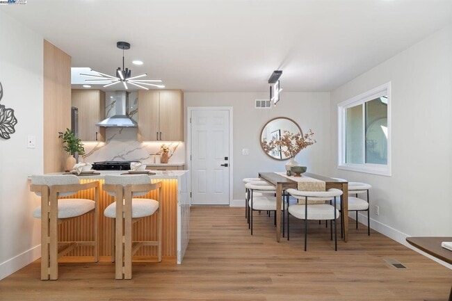 Building Photo - 3613 Perada Dr