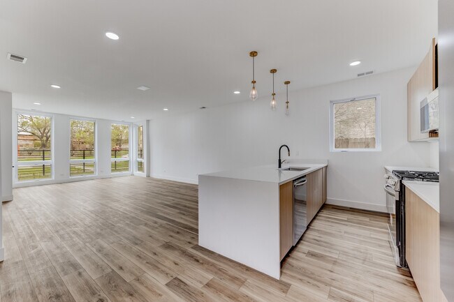 Building Photo - 5921 S Calumet Ave