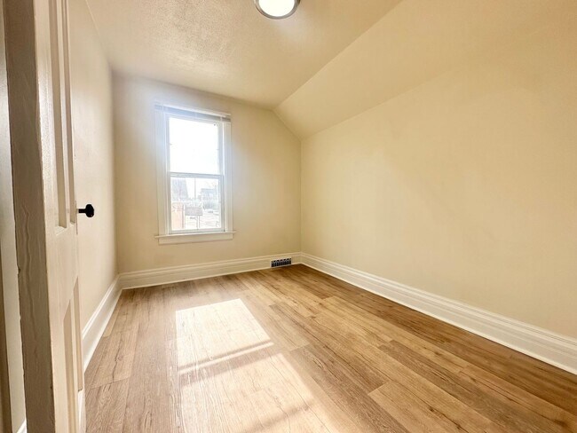 Building Photo - 1201 S 15th St