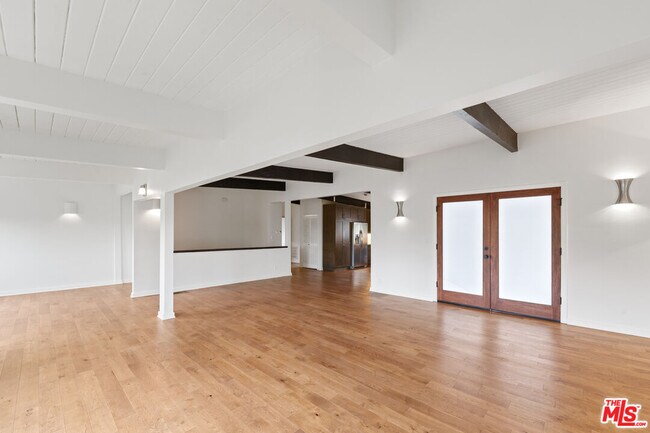 Building Photo - 1042 Olancha Dr