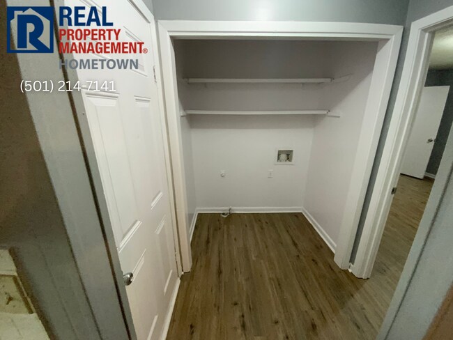 Building Photo - 4013 Wooddale Dr