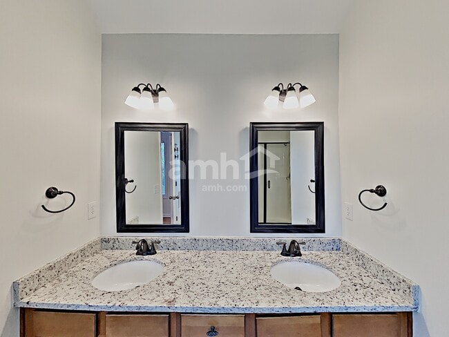 Building Photo - 125 Kingland St