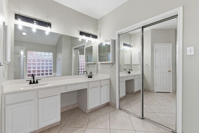 Building Photo - 7215 Bristol Ridge Dr