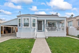 Building Photo - 1337 Acacia St