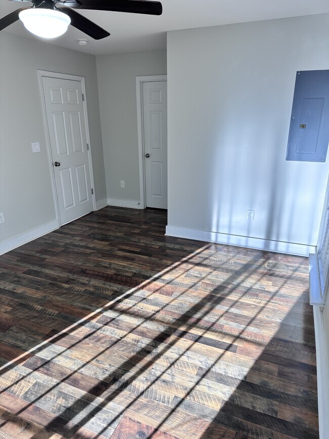 Building Photo - 304 Chisholm Trail