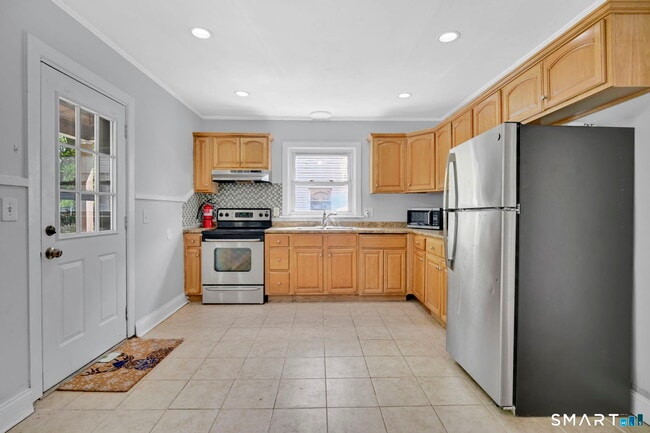 Building Photo - 42 Hartford Ave