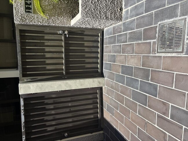 Building Photo - 2666 Tigertail Ave