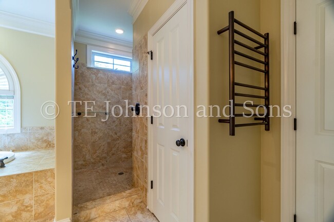 Building Photo - Luxury Living in Lewisville
