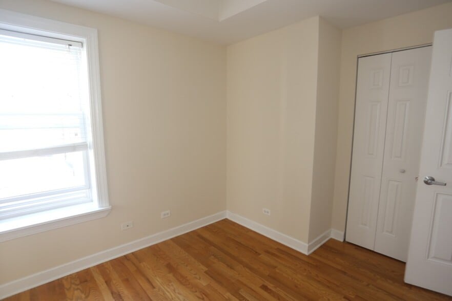 Building Photo - 3255 N Clifton Ave