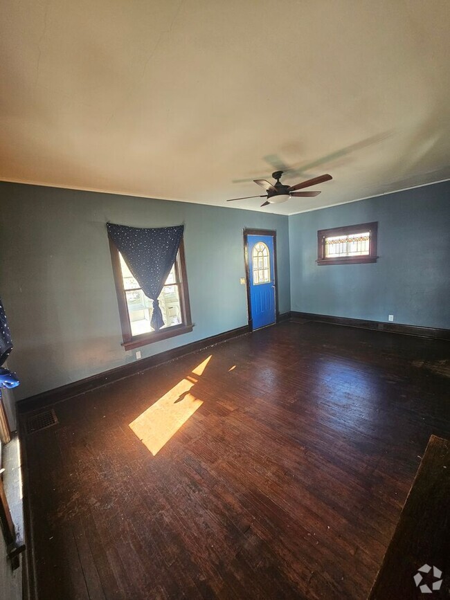 Building Photo - Newly Remodeled 2 bedroom